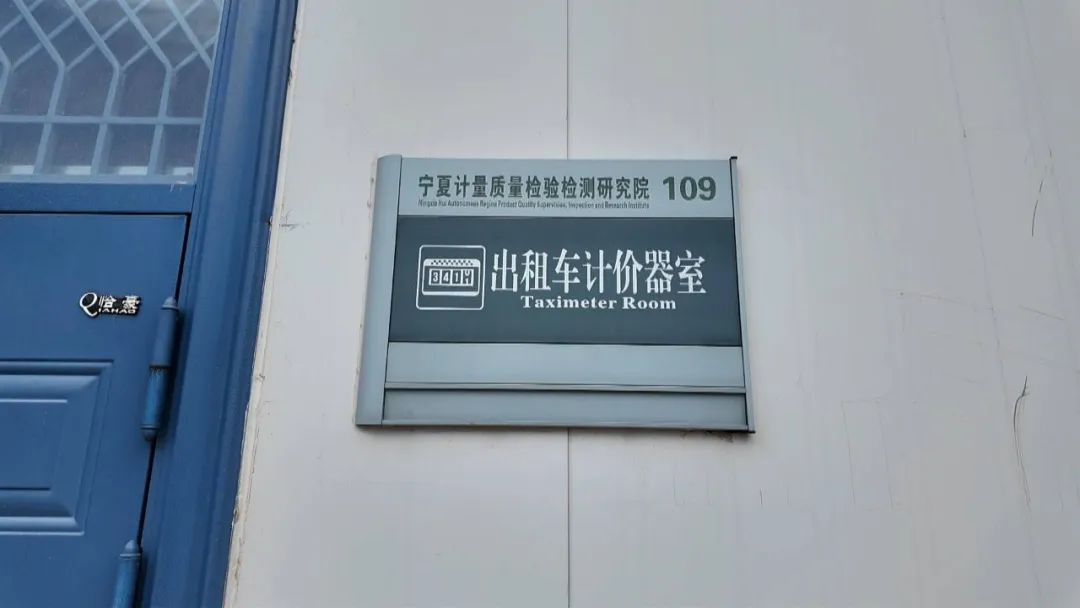 DƬ